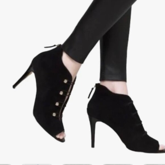 White House Black Market Military Peep Toe Bootie in Excellent Condition, 7.5M. - Picture 10 of 10